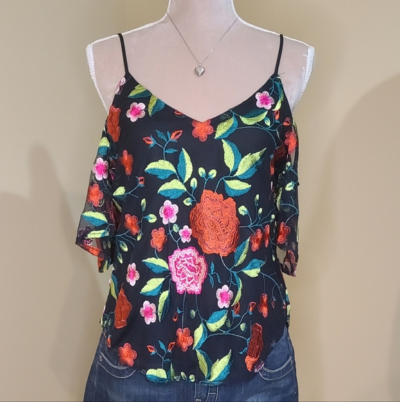 Open shoulder black mesh floral embroidered cami - Picture 3 of 5